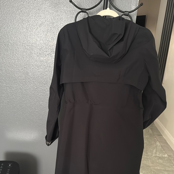 Lululemon Rain Rebel Jacket Black Sz 8 - Picture 7 of 7